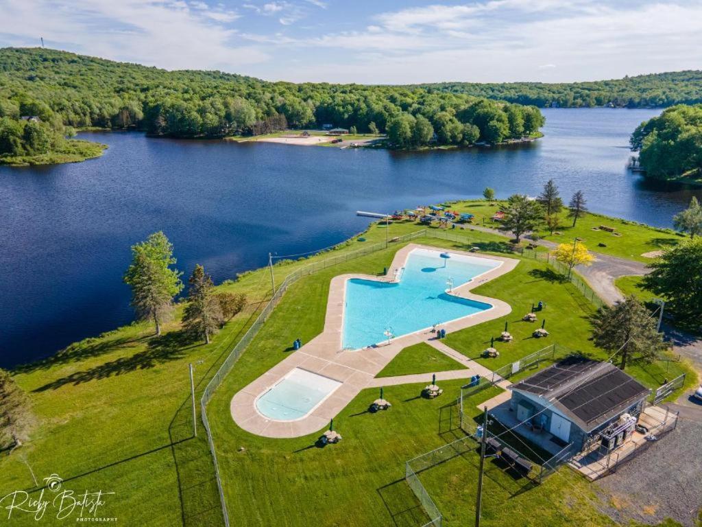 Holiday home Lakeview! - Close To Skiing - Includes Firepit & Game Room! *