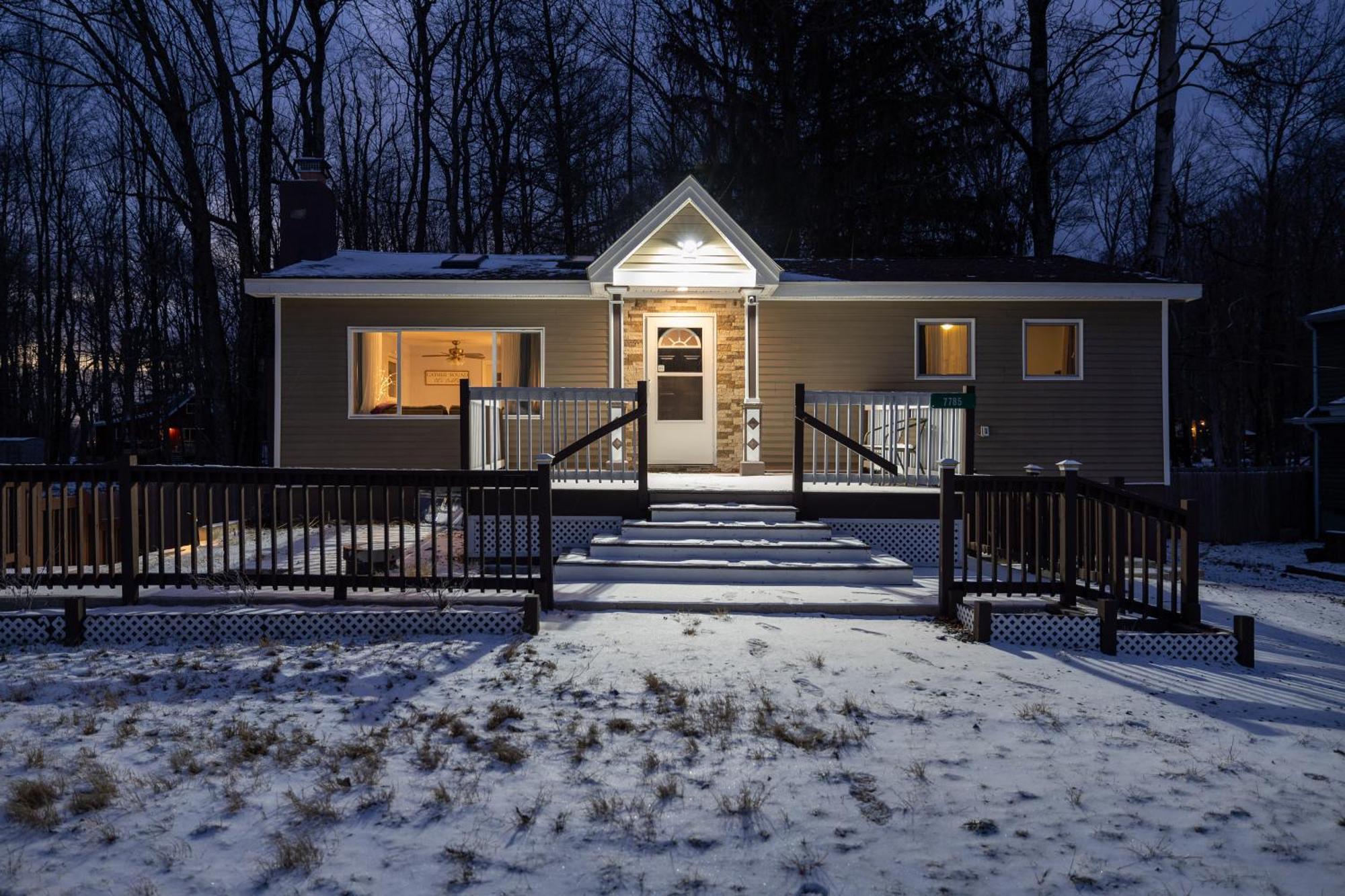 Lakeview! - Close To Skiing - Includes Firepit & Game Room! *